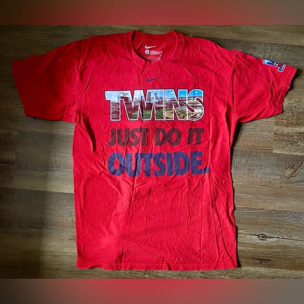 Nike Just Do It Men’s Red Twins Baseball T Shirt 2010 Size Large.